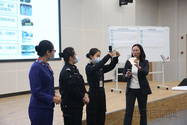 一线员工积极与讲师互动_副本.jpg
