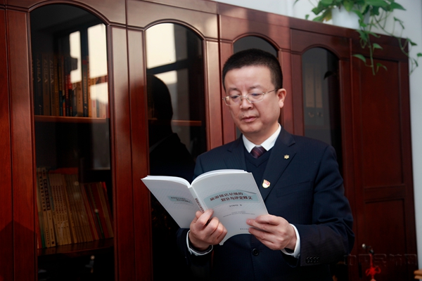 新疆机场集团天缘酒店管理公司经理潘峰,阅读学习酒店管理知识4.jpg