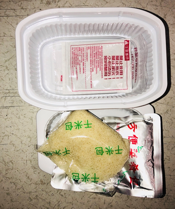 图片2--南宁机场安全检查站多次查获自热食品2.jpg