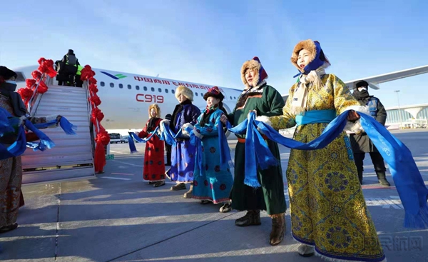 呼伦贝尔市乌兰牧骑盛装欢迎仪式1.jpg