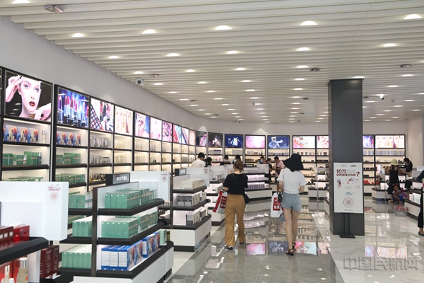 三亚机场免税店2.jpg