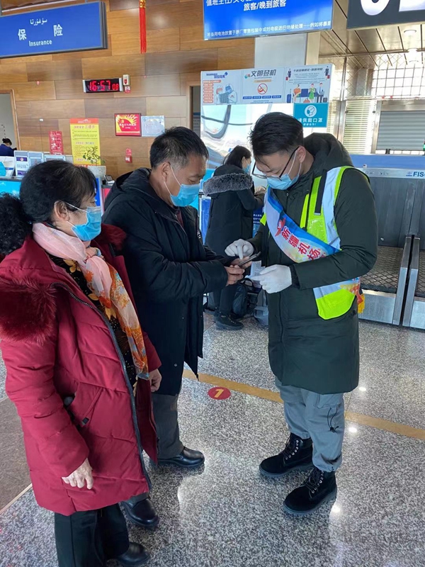 【图】富蕴可可托海机场开展关爱老人专项行动1.jpg