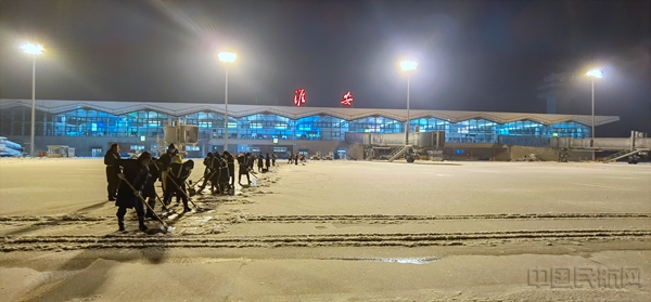 淮安机场打响除冰雪保畅通攻坚战