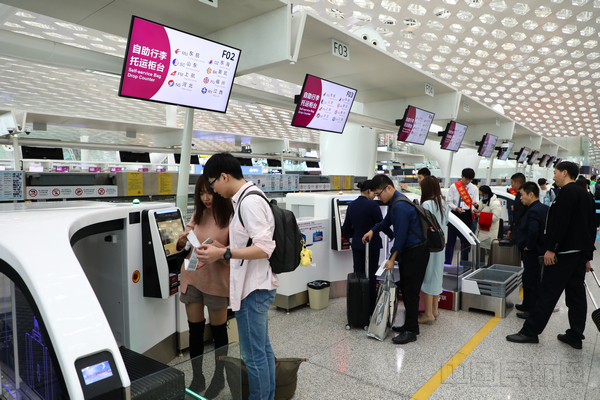 智慧机场建设和旅客服务提升取得多项突破，机场旅客满意度季度排名最高升至全球第八 摄影：叶丹.jpg
