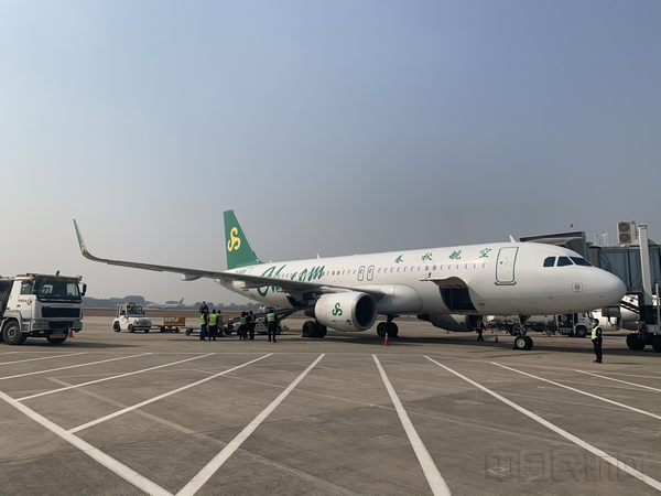 2021年1月15日春秋航空上海浦东-柳州圆满首航.jpg 2021年1月15日春秋航空上海浦东-柳州圆满首航.jpg