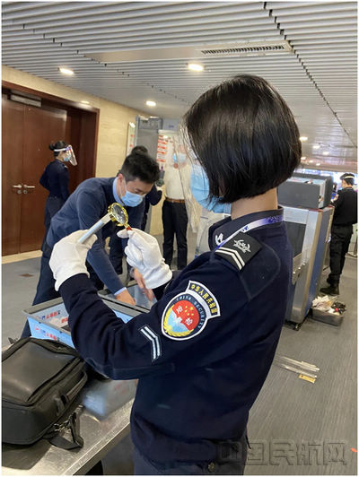 南宁机场安检"朱槿花"班组增添岗位"神器"-中国民航网