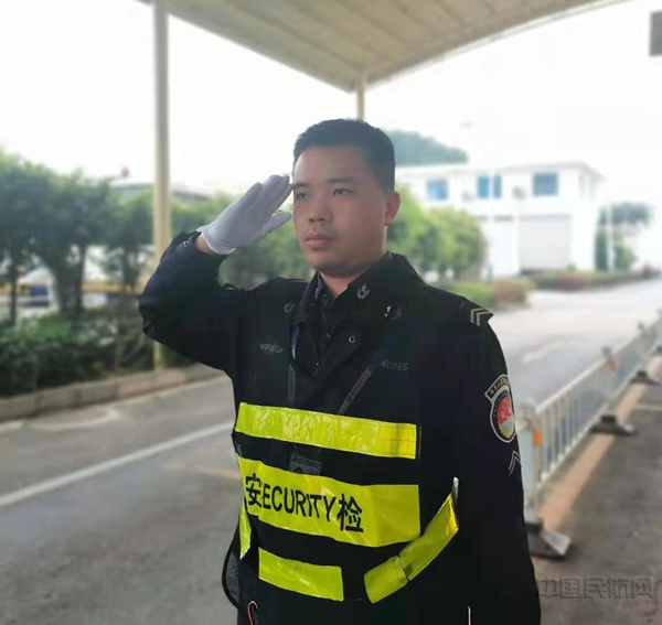 邹云辉正面照2.jpg