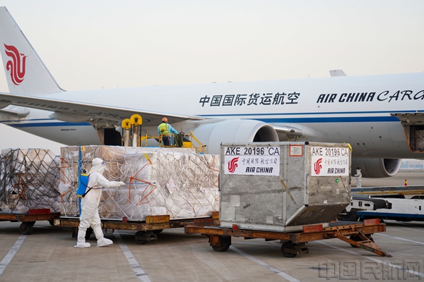 水印 上海机场对入境货物开展全面消毒-上海机场供图1