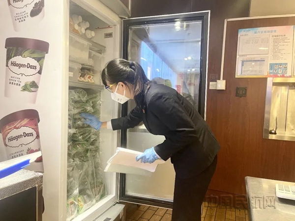 对所辖原材料生产日期及品质进行查检_副本.jpg 对所辖原材料生产日期及品质进行查检_副本.jpg