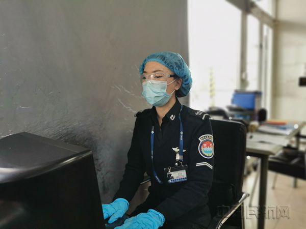 首都机场安保公司孟灵芝:巾帼不让须眉 (4)(1)_副本.jpg
