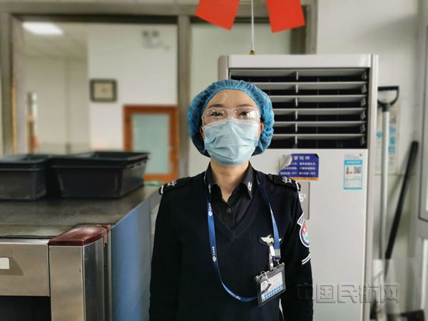 首都机场安保公司孟灵芝:巾帼不让须眉 (3)(1)_副本.jpg