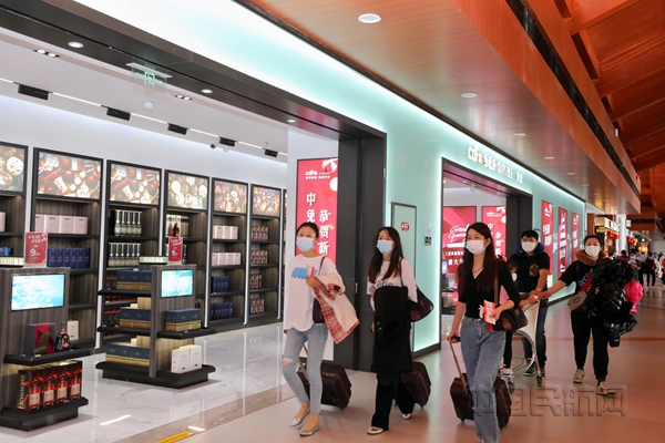 配图:三亚机场航站楼客流_副本.jpg 配图:三亚机场航站楼客流_副本.jpg