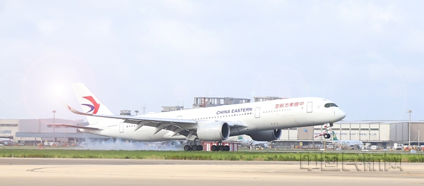 在浦东机场运行的主基地航司客机-浦东机场供图_副本.jpg 在浦东机场运行的主基地航司客机-浦东机场供图_副本.jpg