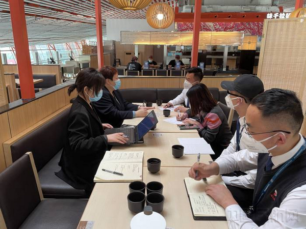 餐饮公司:集思广益谋策略,班组共建出成果.jpg 餐饮公司:集思广益谋策略,班组共建出成果.jpg