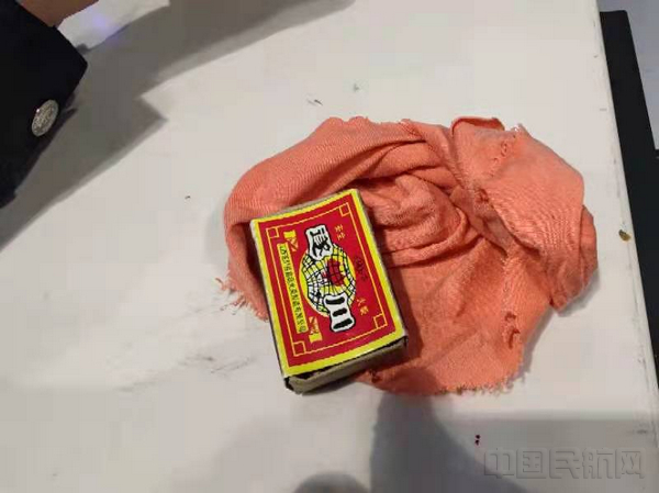 查获的火柴.jpg 查获的火柴.jpg