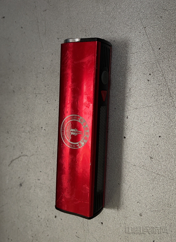 新型充电宝式蜂鸣自卫器_副本.jpg 新型充电宝式蜂鸣自卫器_副本.jpg