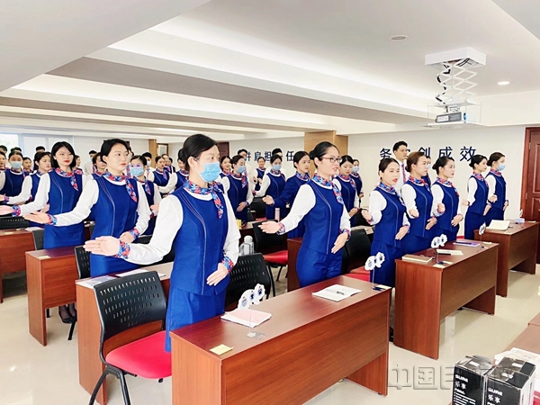 “新羽扬帆”服务礼仪培训_副本.jpg “新羽扬帆”服务礼仪培训_副本.jpg