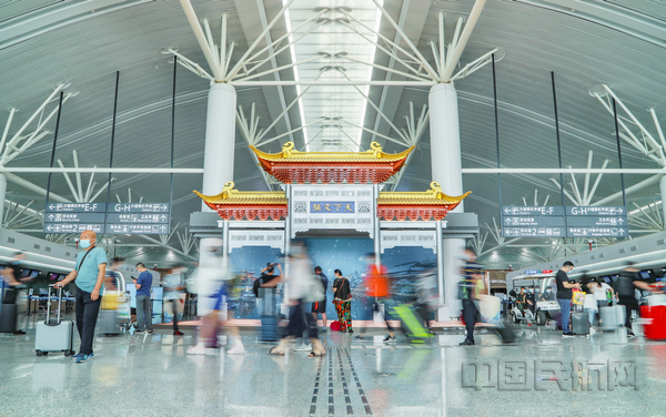 nEO_IMG_东部机场集团发布“五一”假期航空出行方案(拍摄:房天翔1).jpg
