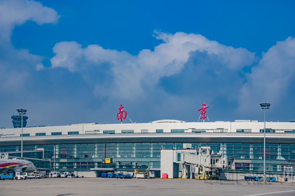 nEO_IMG_东部机场集团发布“五一”假期航空出行方案(拍摄:潘东城).jpg