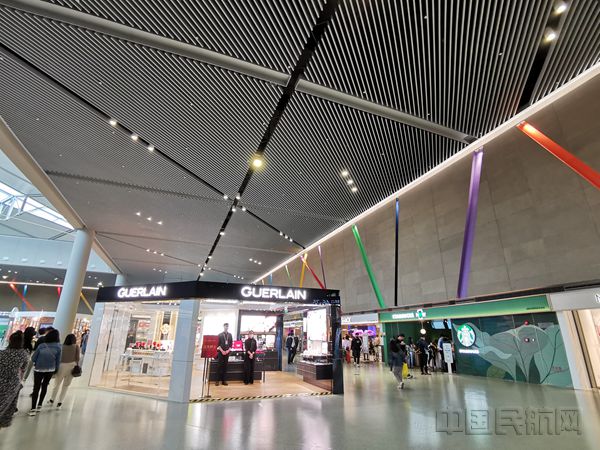 虹桥的娇兰彩妆全国机场首店-钱擘摄_副本.jpg