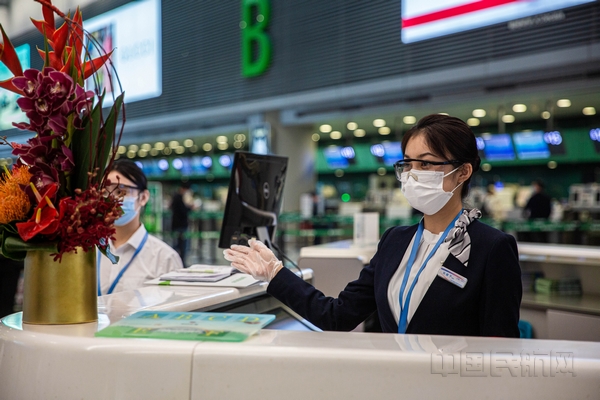 nEO_IMG_旅客可在虹桥的机场、铁路、地铁等问讯台提出服务申请