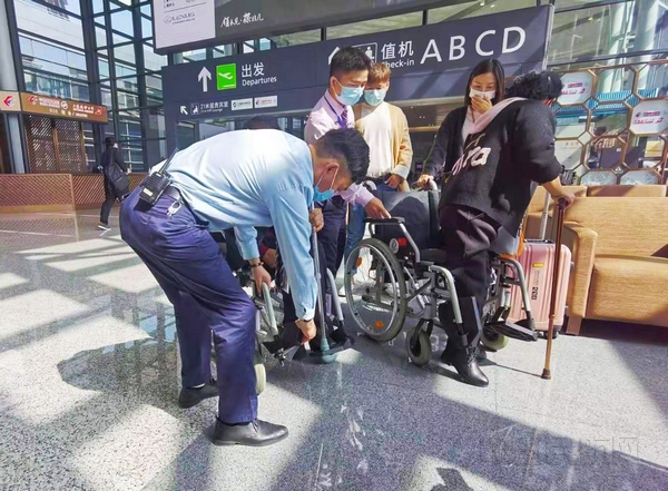 nEO_IMG_虹桥枢纽“空铁地”联动,协助特殊旅客出行