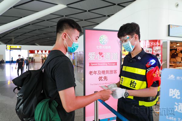 南宁机场“邕情加速”晚到急客绿色畅行服务产品 (1)_副本.jpg