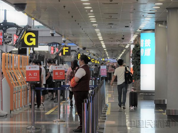 李阳 拍摄_副本.jpg 李阳 拍摄_副本.jpg