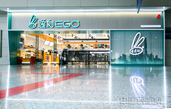 逸刻便利在浦东机场开出全国机场首店-浦东机场供图_副本.jpg 逸刻便利在浦东机场开出全国机场首店-浦东机场供图_副本.jpg