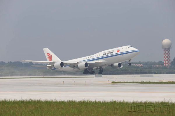 4.国航在成都开启“一市两场”“两场一体”运行。武明飞摄_副本.jpg 4.国航在成都开启“一市两场”“两场一体”运行。武明飞摄_副本.jpg