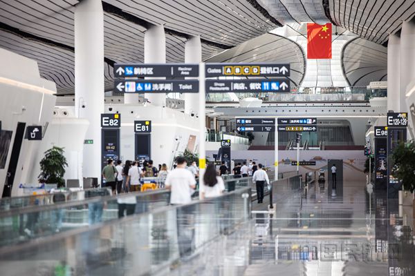 大兴机场启用e指廊保障国内航班