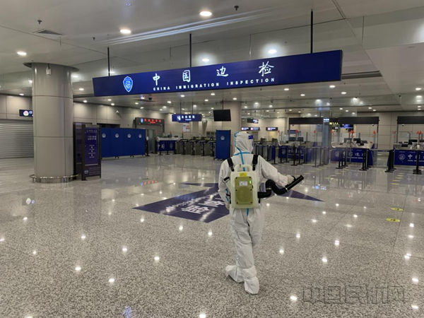 苏南硕放机场在候机楼开展了一次全面、无死角的环境深度消杀_副本.png