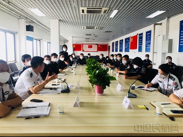 安保公司召开夏季特殊天气保障研讨会(摄影作者:亓英)_副本.jpg 安保公司召开夏季特殊天气保障研讨会(摄影作者:亓英)_副本.jpg
