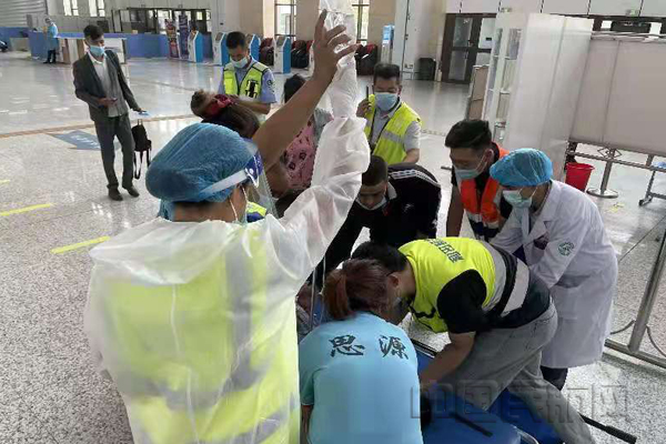 新疆机场集团再现救治和田断臂男孩的"生死时速"-中国