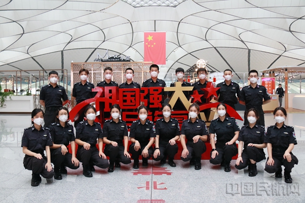 图:雷霆班组全家福1.jpg 图:雷霆班组全家福1.jpg