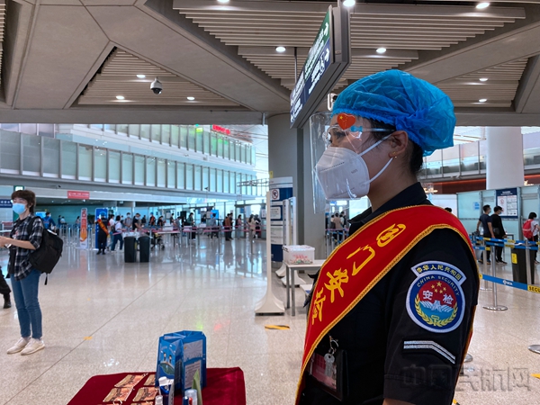 图为林莉1.jpg