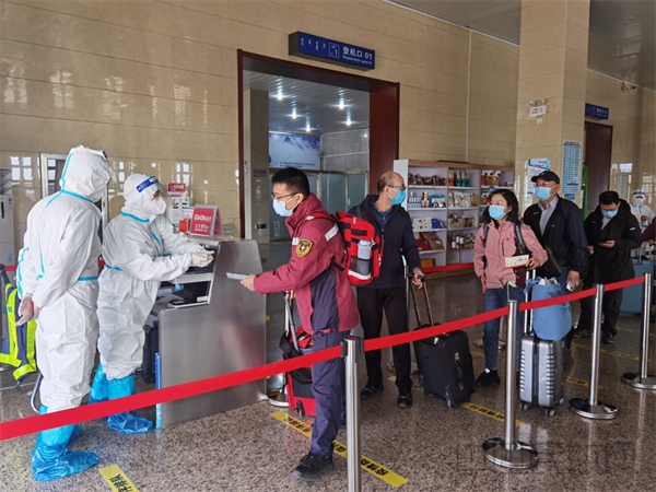 水印 大爱驱散疫霾 同心携手抗疫——阿拉善机场抗击新冠肺炎疫情进行时15993.jpg