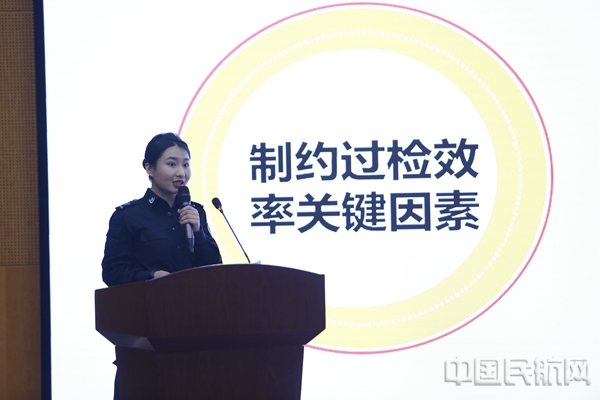 参赛选手进行项目汇报1.jpg