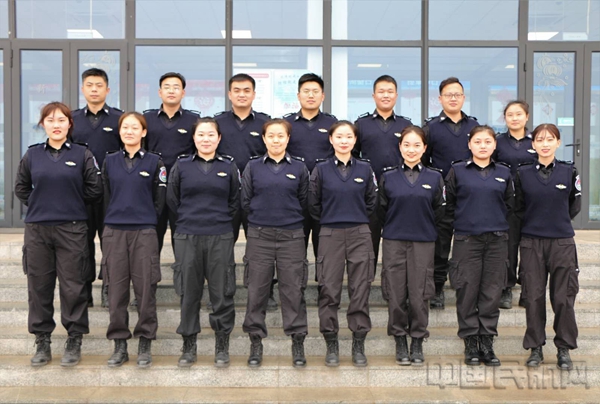 图:飞翼班组全家福1.jpg 图:飞翼班组全家福1.jpg