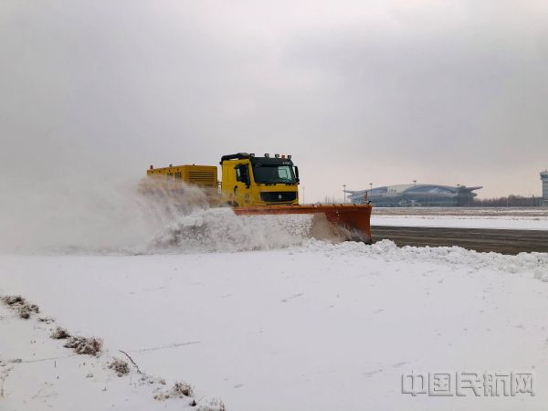图:除冰雪画面_副本.jpg 图:除冰雪画面_副本.jpg
