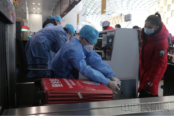 水印 （内蒙古机场集团）呼伦贝尔机场全力保障空中通道畅通 确保紧急运输任务零失误8745.jpg