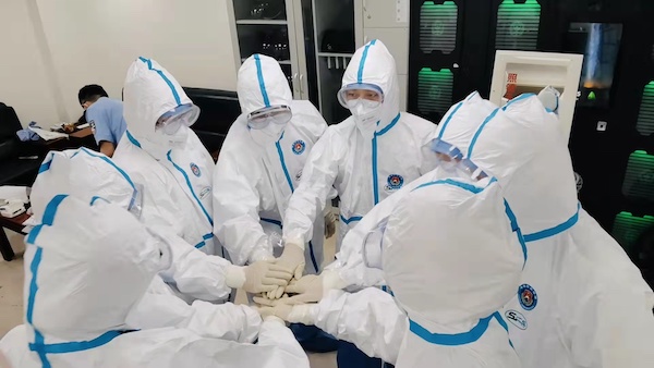 ä¸æµ·æºåºè¾¹æ£æ°è­¦æ§å¤åï¼äºç¸å æ²¹é¼å²-éæææ.jpg