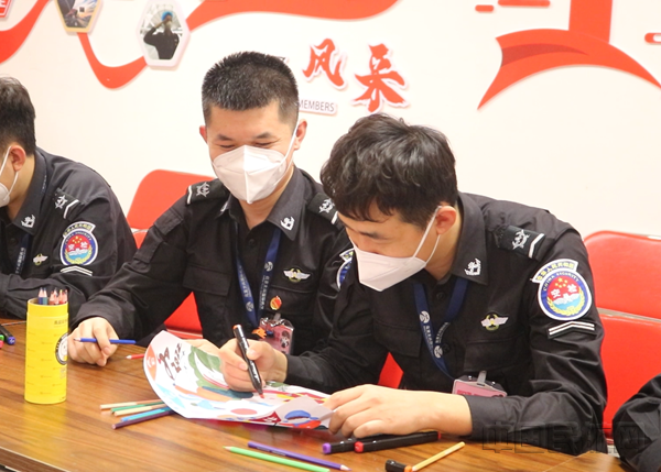 图:安检员积极参与“冬奥”绘画活动_副本.png 图:安检员积极参与“冬奥”绘画活动_副本.png