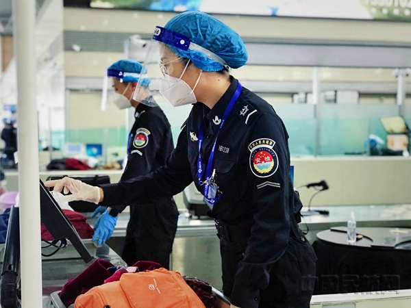 智能旅客安检通道,彩虹班利用“RFID”技术对旅客箱包违禁品进行复检_副本.jpg 智能旅客安检通道,彩虹班利用“RFID”技术对旅客箱包违禁品进行复检_副本.jpg