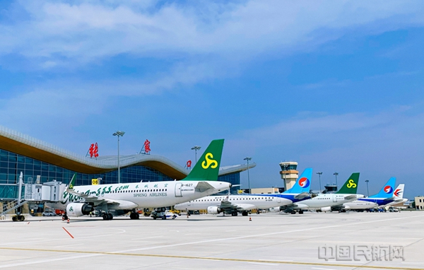 图为:张家口机场。齐龙摄1.jpg 图为:张家口机场。齐龙摄1.jpg