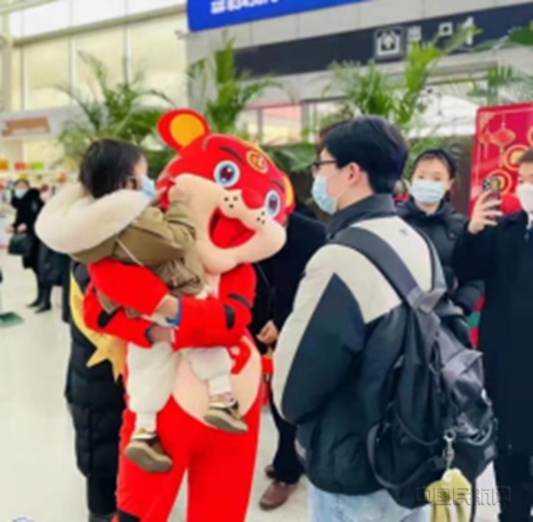 水印 深化打造金凤凰服务品牌，推动服务质量建设向纵深发展69508.jpg