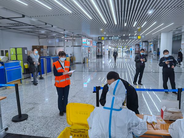 杨瑞臻在核酸采样现场_副本.jpg 杨瑞臻在核酸采样现场_副本.jpg