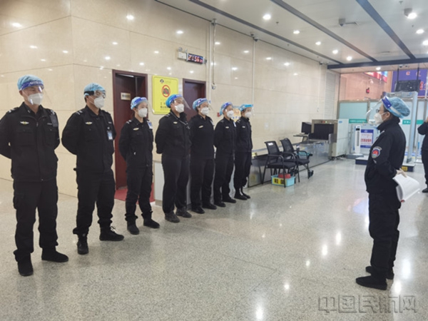 水印 (内蒙古机场集团来稿)二连浩特机场加强班组建设 夯实发展之基10304.jpg 水印 (内蒙古机场集团来稿)二连浩特机场加强班组建设 夯实发展之基10304.jpg
