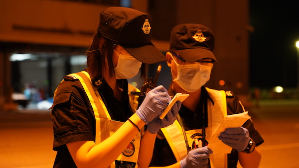 白云安检进行国际防疫物资航空运输保障工作（余俊杰拍摄）.jpg