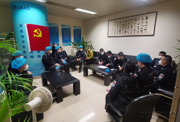 开展案例警示教育会,为党员干部敲响警钟1.jpg 开展案例警示教育会,为党员干部敲响警钟1.jpg